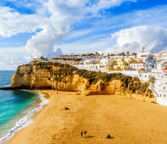 TAP Air Portugal lockt mit Neujahrs-Angeboten TAP Air Portugal hat pünktlich zum Jahresstart spannende Angebote im Gepäck, die Lust aufs Kofferpacken machen.