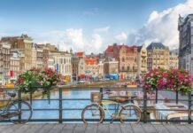 Discovery Dollars sammeln: So sicherst du dir 100 (D$) Hast du Lust auf einen unvergesslichen Aufenthalt in London oder Amsterdam? Dann nutze die aktuelle Aktion der Set Collection und sichere dir 100 zusätzliche Discovery Dollars (D$)