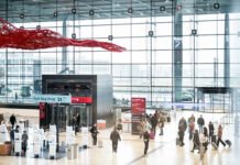 BER erreicht Skytrax 4-Sterne-Rating Der Flughafen Berlin Brandenburg (BER) hat von der renommierten Rating-Agentur Skytrax das begehrte 4-Sterne-Rating erhalten.