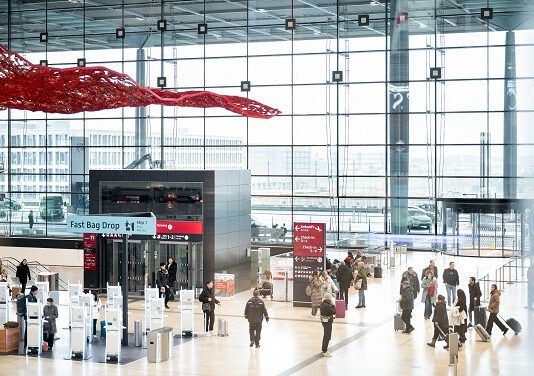 BER erreicht Skytrax 4-Sterne-Rating Der Flughafen Berlin Brandenburg (BER) hat von der renommierten Rating-Agentur Skytrax das begehrte 4-Sterne-Rating erhalten.