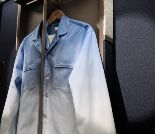 Lufthansa bringt Kunst von Sho Shibuya über die Wolken Lufthansa bringt Sho Shibuyas Himmelskunst als exklusive Loungewear in die Allegris First Class.