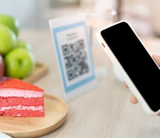 QR-Code Betrug: So schützt du dich vor Quishing im Ausland QR-Codes sind heute allgegenwärtig, besonders seit der Corona-Pandemie, aber sie werden auch von Betrügern genutzt – von Parkautomaten bis Ladesäulen.