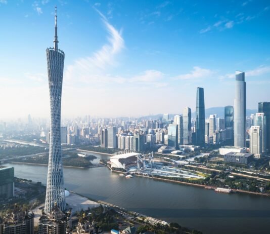 China Southern Airlines bietet kostenlose Hotelübernachtungen China Southern Airlines bietet Transitpassagieren mit mindestens sechs Stunden Aufenthalt eine kostenlose Hotelübernachtung mit Frühstück und Transfer. Bildquelle: China Southern Airline