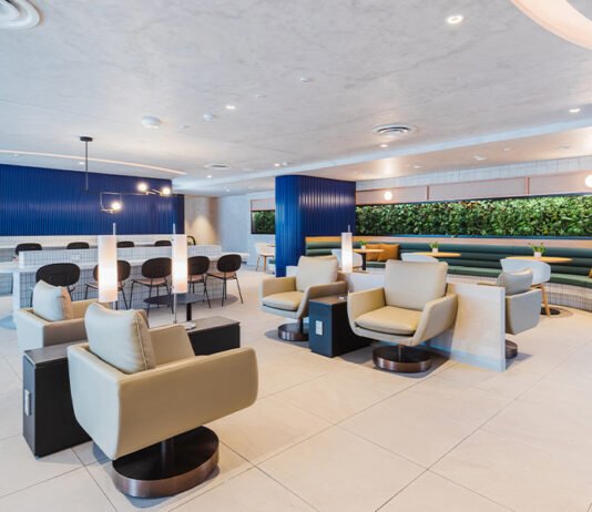 SkyTeam Lounge-Zugang: Neue Regeln fĂĽr InlandsflĂĽge SkyTeam Lounge-Zugang wird einfacher! Ab dem 1. April 2025 dĂĽrfen Elite Plus-Mitglieder Lounges auch auf InlandsflĂĽgen nutzen. Bild: Skyteam Lounge Signey