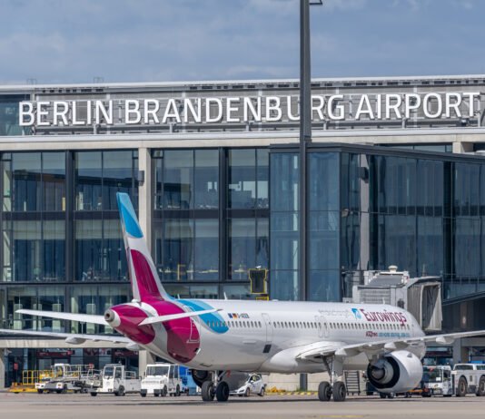Mehr Eurowings Flüge ab Berlin in den Nahen Osten Eurowings baut das Langstreckenangebot vom BER deutlich aus. Im Winterflugplan 2025/2026 verbindet die Airline den BER erstmals mit Abu Dhabi in den Vereinigten Arabischen Emirate und baut die Verbindung nach Dubai deutlich aus. © Günter Wicker / Flughafen Berlin Brandenburg GmbH