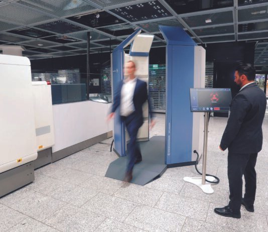 Flughafen Frankfurt führt neue Walk-Through-Scanner ein Der Flughafen Frankfurt nutzt als weltweit Erster Walk-Through-Scanner für schnellere Sicherheitskontrollen.