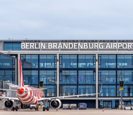 Condor ab Berlin: Neue Ziele in Griechenland & tägliche Dubai-Flüge Frankfurt, Griechenland, Dubai: Condor baut seine Präsenz am BER signifikant aus. Die Airline bietet im Sommerflugplan 2025 insgesamt 28 wöchentliche Flüge ab BER an. © Günter Wicker / Flughafen Berlin Brandenburg GmbH