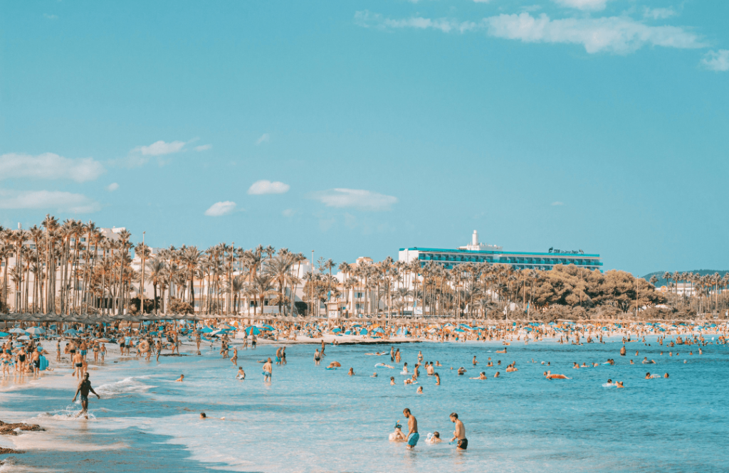 In Barcelona, auf den Balearen und in Sóller gibt es neue Verhaltensregeln und Strafen.