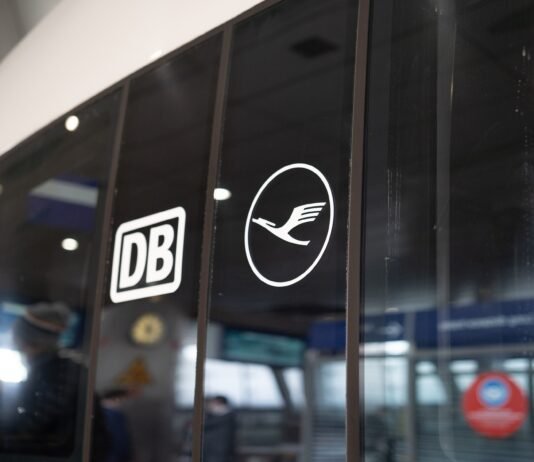 Lufthansa Express Rail City-Ticket: Neue Vorteile für Reisende Reisen mit Lufthansa Express Rail wird einfacher: Ab sofort ist das Lufthansa Express Rail City-Ticket automatisch in der Buchung enthalten.