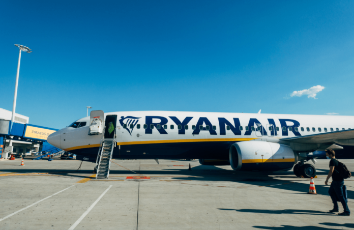 Ryanair_Flugzeug-min Ryanair Strafe bei Fehlverhalten: Ab Juni 2025 werden bei unruhigem Verhalten an Bord mindestens 500 € fällig – neue Regelung europaweit gültig.
