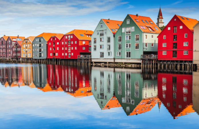 Trondheim_Norwegen-min Norwegen führt ab 2026 eine Touristensteuer von bis zu 3 % ein – als Antwort auf Overtourism und zur Finanzierung lokaler Infrastruktur.