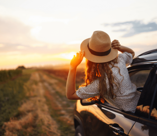 Mietwagen im Ausland: So bleibst du im Urlaub stressfrei Mietwagen im Ausland? Mit diesen Tipps vom EVZ vermeidest du Zusatzkosten, Ärger am Schalter und unnötige Versicherungen.