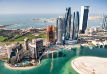 Disney Abu Dhabi: Konkurrenz für Orlando? Disney Abu Dhabi eröffnet auf Yas Island. Was der neue Freizeitpark bedeutet und warum er Orlando Konkurrenz machen könnte.