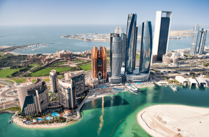 Abu_Dhabi-min Disney Abu Dhabi eröffnet auf Yas Island. Was der neue Freizeitpark bedeutet und warum er Orlando Konkurrenz machen könnte.