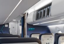Das neue LOT Airbus A220 Kabinendesign macht Fliegen komfortabler Das neue LOT Airbus A220 Kabinendesign bringt ab 2027 mehr Komfort: breitere Sitze, USB-C, WLAN und Airspace-Design von Airbus.
