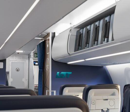 Das neue LOT Airbus A220 Kabinendesign macht Fliegen komfortabler Das neue LOT Airbus A220 Kabinendesign bringt ab 2027 mehr Komfort: breitere Sitze, USB-C, WLAN und Airspace-Design von Airbus.