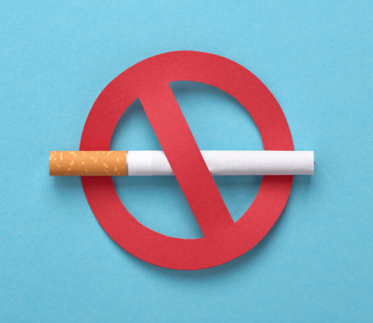 Spaniens neues Rauchgesetz: Was Reisende jetzt erwartet Strände, Terrassen und Sportstätten könnten bald rauchfrei sein. Was Reisende ab Herbst 2025 erwartet.