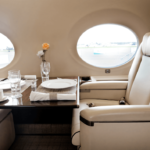 Miles & More Upgrade Award einfach erklärt Erfahre, wie du mit dem Miles & More Upgrade Award bei Lufthansa, SWISS oder Austrian dein Ticket auf Business oder First Class upgraden kannst.