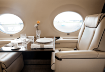 Miles & More Upgrade Award einfach erklärt Erfahre, wie du mit dem Miles & More Upgrade Award bei Lufthansa, SWISS oder Austrian dein Ticket auf Business oder First Class upgraden kannst.