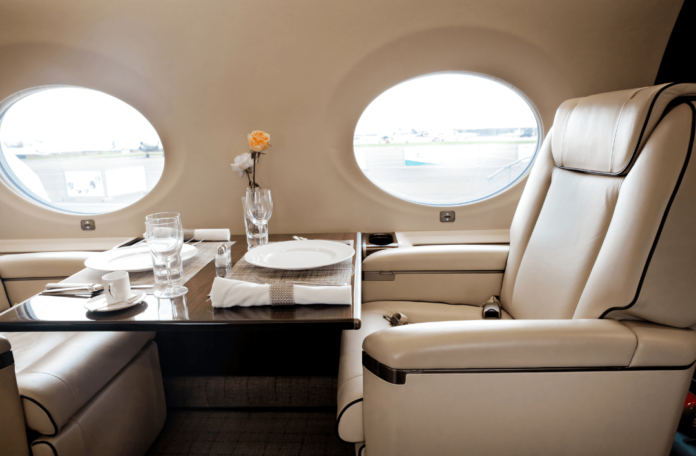 Business_Class_Flugzeug-min Erfahre, wie du mit dem Miles & More Upgrade Award bei Lufthansa, SWISS oder Austrian dein Ticket auf Business oder First Class upgraden kannst.