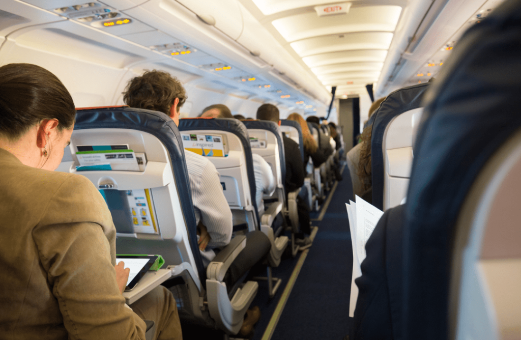 WestJet führt eine neue Sitzgebühr fürs Zurücklehnen ein.