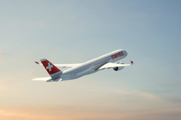 Der neue SWISS A350 fliegt zum ersten Mal mit Gästen – und bringt seine Langstreckenkabine auf die Kurzstrecke nach Mallorca.