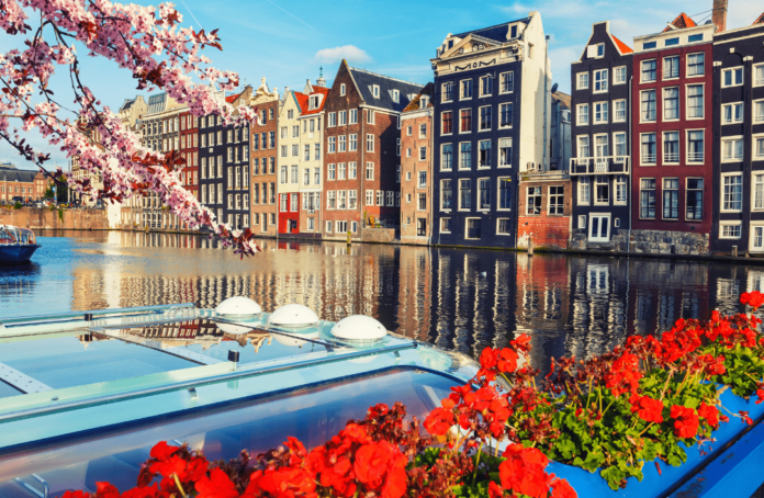 Amsterdam_Holland Die sichersten Reiseländer 2026 überraschen mit neuen Spitzenreitern und unerwarteten Entwicklungen.