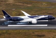 Das Lufthansa Jubiläumsflugzeug landet in Frankfurt Das Lufthansa Jubiläumsflugzeug landet in Frankfurt. Boeing 787-9 mit Sonderlackierung zum 100-jährigen Bestehen.