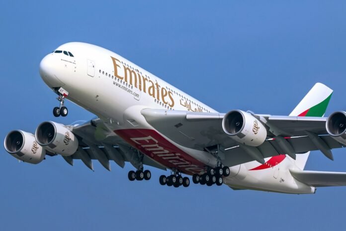 Flugzeug_von_Emirates Emirates Skywards bietet doppelte Meilen bei Buchung bis Ende Dezember 2025.