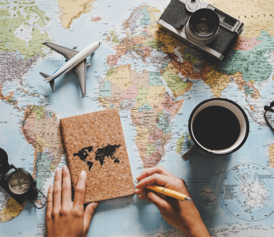 Günstig reisen 2026 – so sparst du bei Flügen, Unterkunft und Essen Günstig reisen 2026 gelingt mit der richtigen Planung. Tipps zu Zielen, Transport, Essen und Unterkunft für mehr Urlaub fürs Geld.