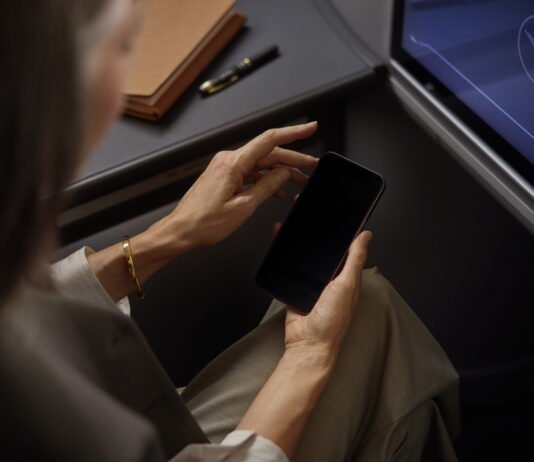 Lufthansa setzt auf Starlink fĂĽr schnelleres Internet an Bord Lufthansa stattet ihre Flotte mit Starlink aus und bringt schnelleres Internet fĂĽr Passagiere in allen Reiseklassen.