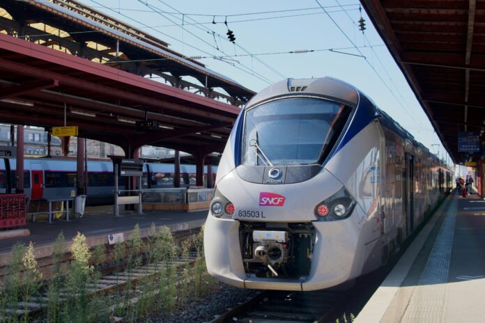 Air France erweitert das Train+Air Angebot um OUIGO-Züge. Flug und Bahn in einer Buchung mit garantierten Anschlüssen. Foto von Antoine Schibler auf Unsplash