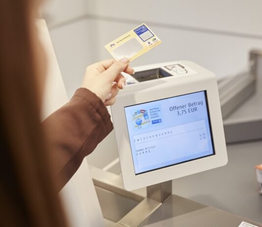 PAYBACK Punkte bei dm sammeln – so beginnt das Jahr 2026 Im Januar 2026 gibt es bei dm zehnfach PAYBACK Punkte auf jeden Einkauf sowie Extra-Boni für neue Konten und Verknüpfungen. © dm-drogerie markt