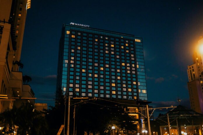 Die neue Marriott Bonvoy Aktion bringt 2.500 Punkte pro Aufenthalt und eine extra Elite-Statusnacht je Hotelmarke. Foto von Jordan Ryskamp auf Unsplash