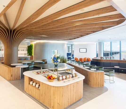 In Frankfurt eröffnet SkyTeam eine neue Lounge im Terminal 3 SkyTeam eröffnet neue Lounge in Frankfurt Terminal 3. Das erwartet dich bei Ausstattung, Essen und Zugang im neuen Bereich. © SkyTeam