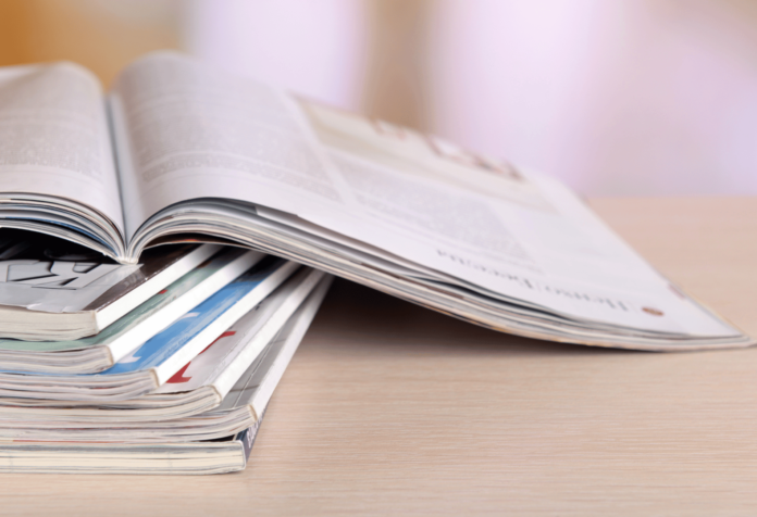 Zeitschriften_auf_einem_Holztisch(1) Wir zeigen dir, wie der Deal funktioniert und wann er sich wirklich lohnt.