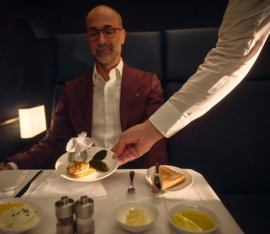 Lufthansa startet neues Bordkonzept mit FOX in der First Class Neues Bordkonzept bei Lufthansa startet in der First Class.