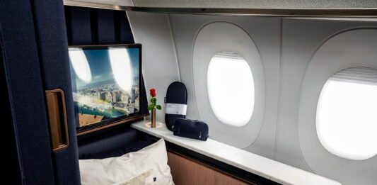 Lufthansa Allegris First Class Suite erhält Red Dot Award 2026 Die Lufthansa Allegris First Class Suite wurde mit dem Red Dot Award 2026 ausgezeichnet.