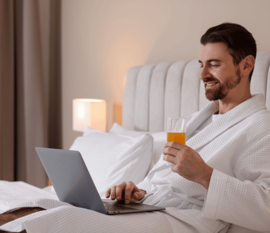 Google Hotels Preisalarm: So sparst du schlau! Google Hotels Preisalarm nutzen und clever beim Buchen sparen.