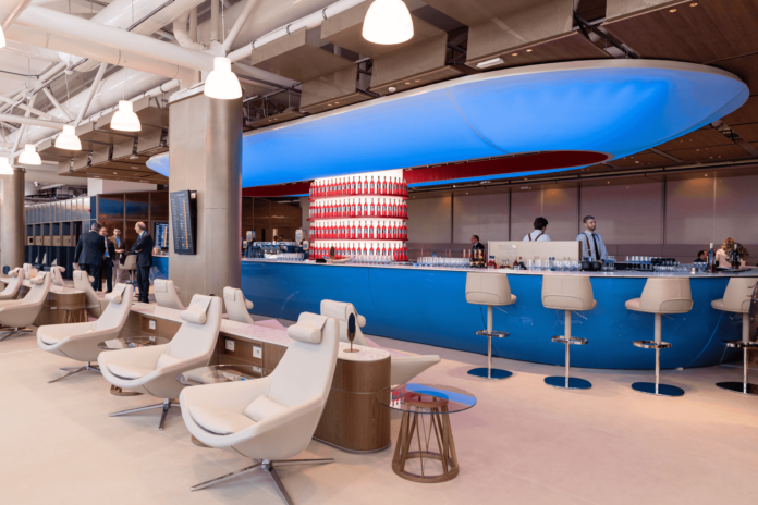 Mit den richtigen Strategien rückt der Frequent Traveller Status schneller in Reichweite / Hangar Lounge am Flughafen Rom-Fiumicino. Bild: Lufthansa.