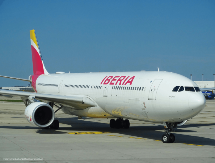 Flugzeug_von_Iberia Bis zu 30 % weniger Avios auf ausgewählten Prämienflügen mit Iberia.