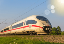 Im Juli die Vorteile der BahnCard 50 mit der BahnCard 25 nutzen Mit der BahnCard 25 einen Monat lang die Vorteile der BahnCard 50 im Fernverkehr nutzen.
