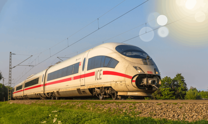 Zug_der_Deutschen_Bahn Mit der BahnCard 25 einen Monat lang die Vorteile der BahnCard 50 im Fernverkehr nutzen.