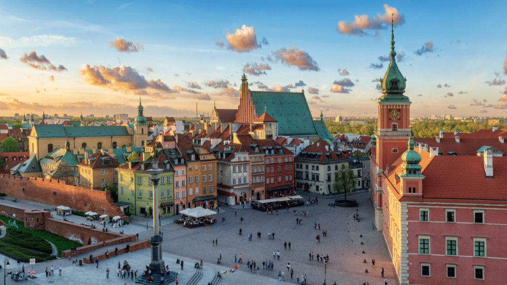Warschau, das Königsschloss und die Altstadt bei Sonnenuntergang