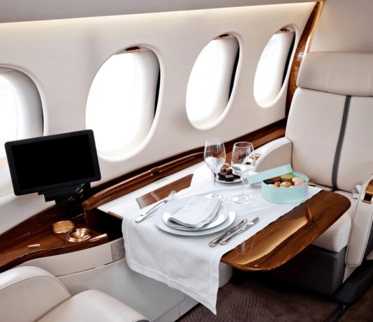 First Class mit Punkten fliegen: 100.000-Meilen-Trick Wie du Punkte aus dem Alltag gezielt in exklusive Prämienflüge verwandelst.