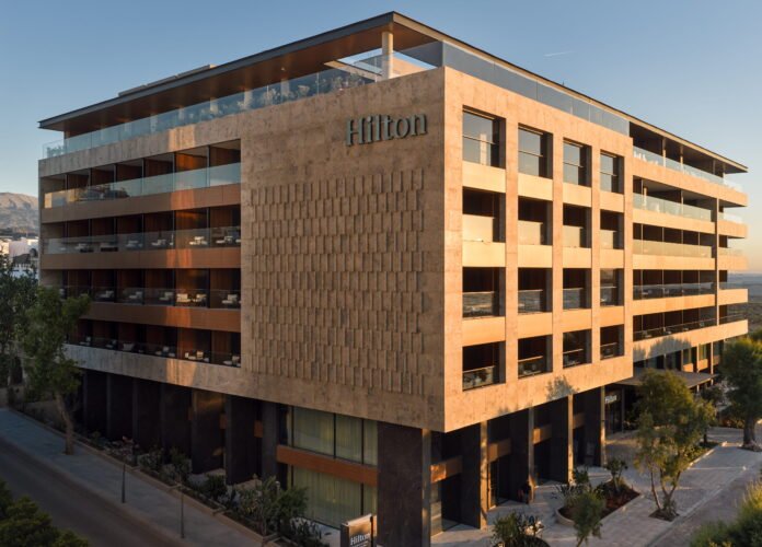 Hilton-Chania-Old-Town-Resort-Spa-Exterior Bis zu 3.000 Extra-Punkte für deine Hotelaufenthalte im Herbst! Bild: Hilton Chania Old Town Resort & Spa / © 2026 Hilton