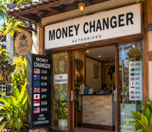 Geld wechseln auf Bali: Diese Masche solltest du kennen Ein kurzer Moment der Ablenkung kann dabei teuer werden.
