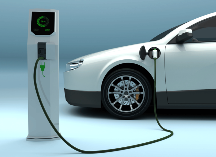 Aufladen-eines-Elektroautos Elektroautos bringen zwölf Meilen pro Euro.