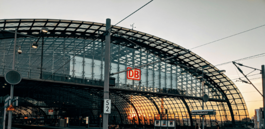 Deutsche Bahn Fahrplan 2027 bringt wichtige Änderungen Alle Infos zu Preisen, Familienticket und Fahrplan.