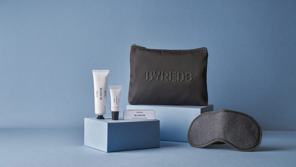 BYREDO-Amenity-Kit mit Produkten aus der Duftlinie Blanche.